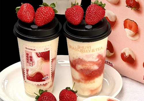 48小时热销30万杯,书亦烧仙草草莓麻薯返场背后:以经典品深耕基本盘   卖出3800万杯,好评率95%,书亦烧仙草再推秋冬爆品草莓奶云麻薯 再推经典爆品草莓奶云麻薯 书亦烧仙草在务实中寻求周期增长